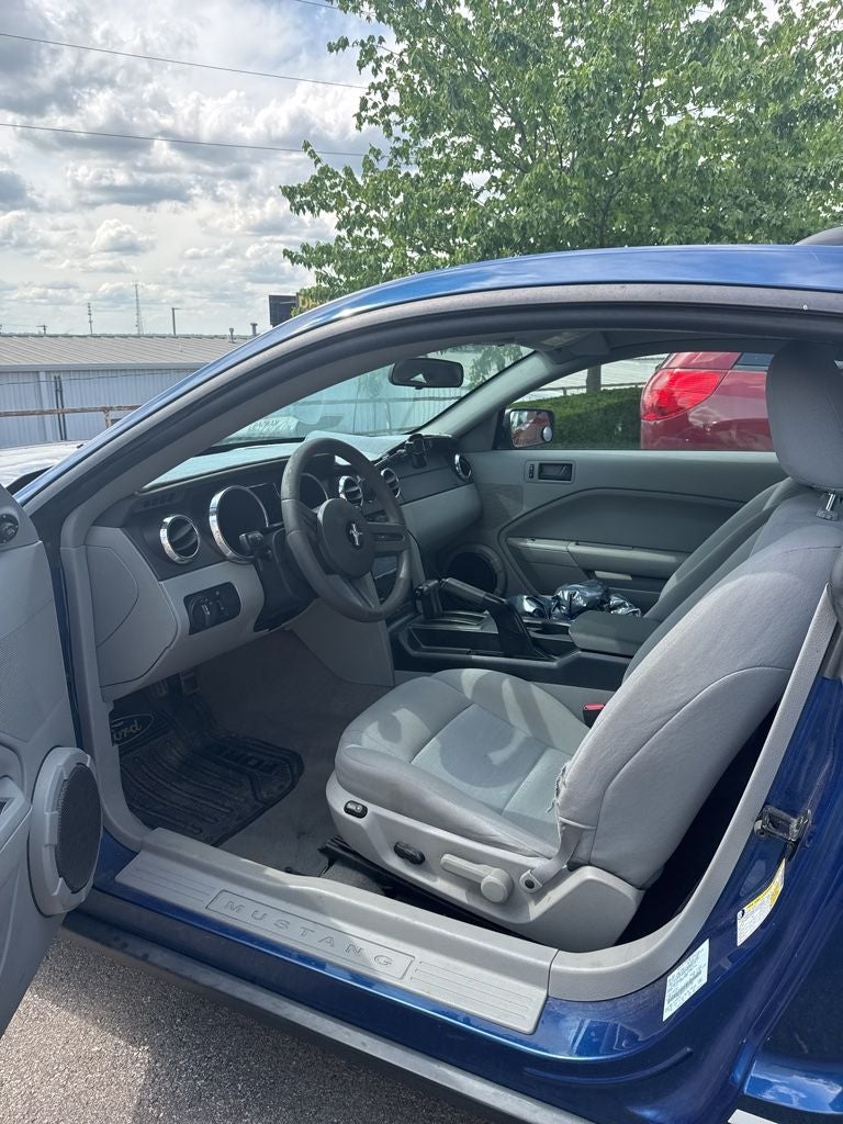 2007 Ford Mustang V6 Deluxe