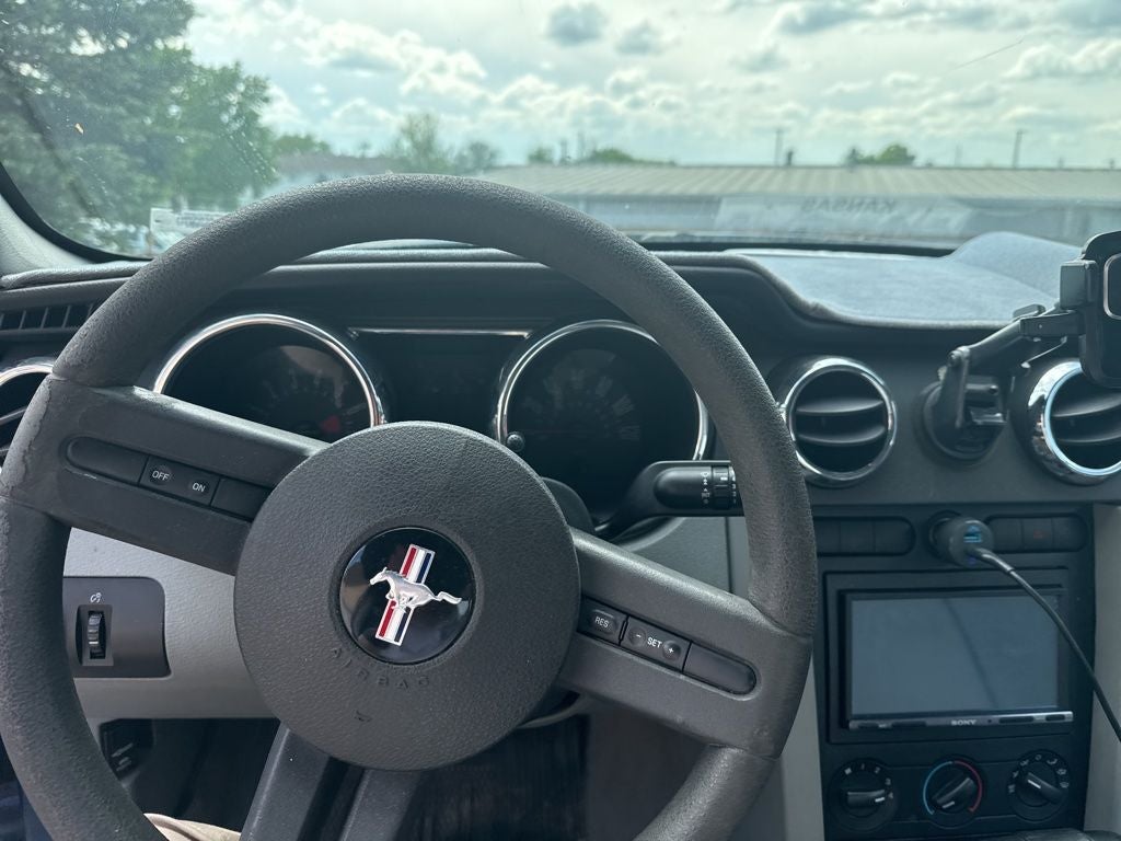 2007 Ford Mustang V6 Deluxe