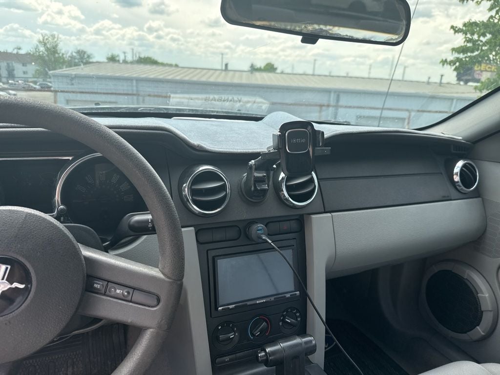 2007 Ford Mustang V6 Deluxe