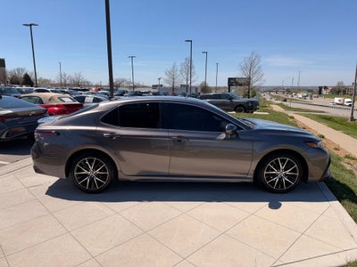 2022 Toyota Camry SE Convenience
