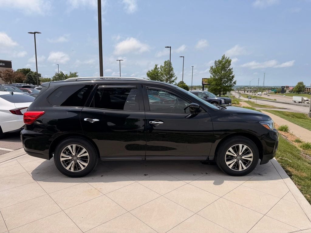 2017 Nissan Pathfinder SV