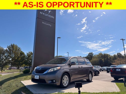 2014 Toyota Sienna XLE 8 Passenger