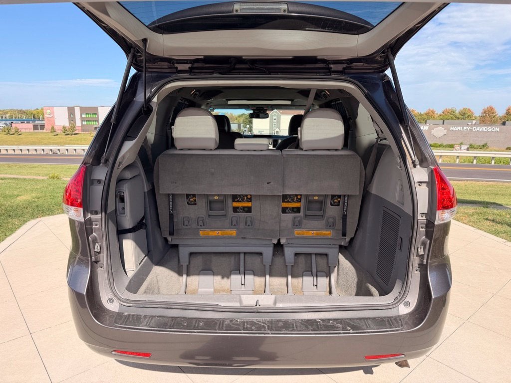 2014 Toyota Sienna XLE 8 Passenger