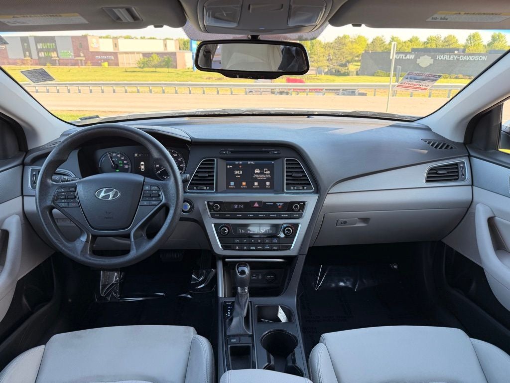 2017 Hyundai SONATA HYBRID SE