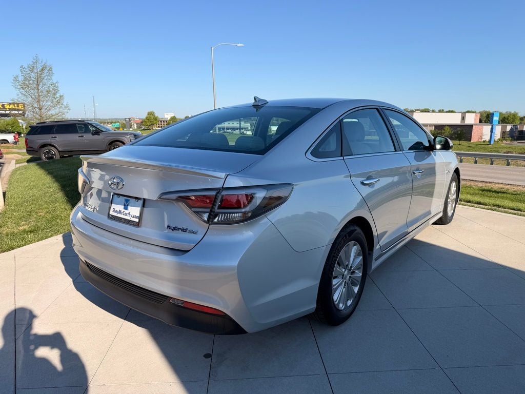 2017 Hyundai SONATA HYBRID SE