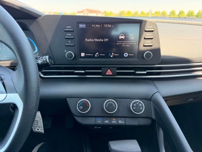 2025 Hyundai ELANTRA SE