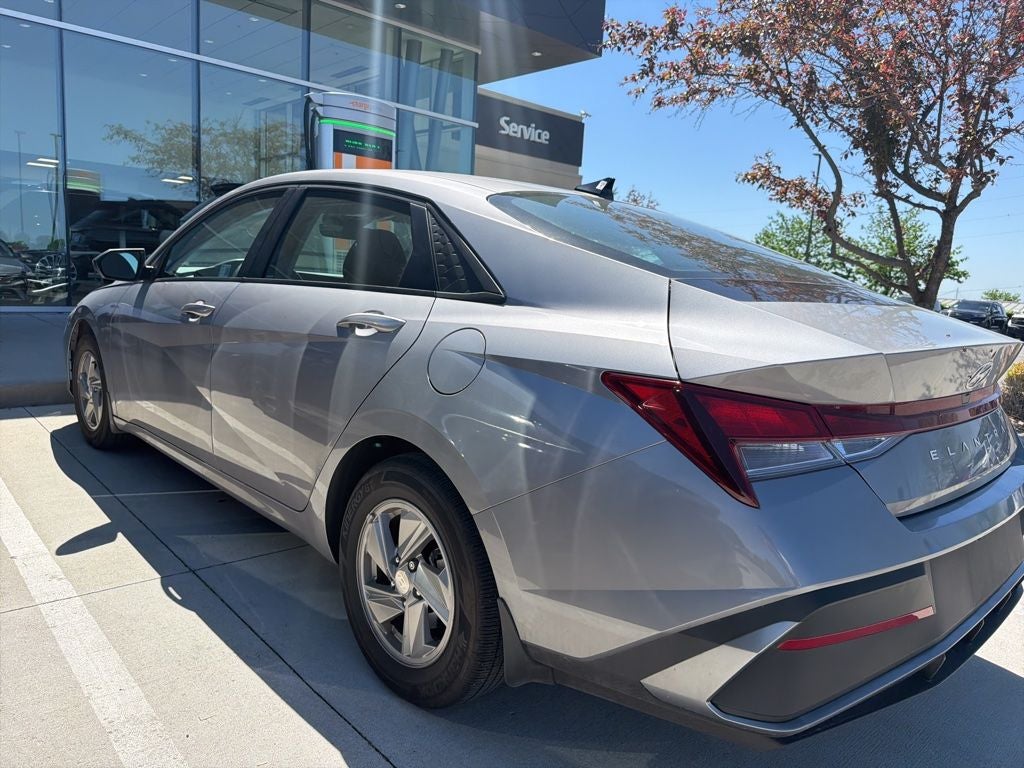 2025 Hyundai ELANTRA SE