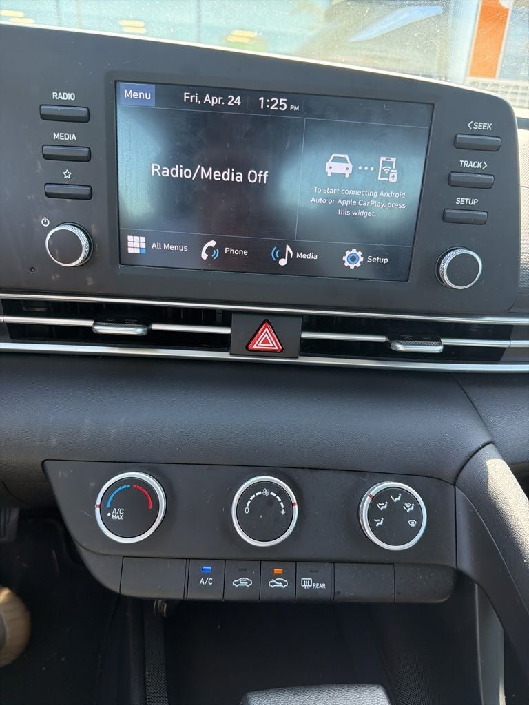 2025 Hyundai ELANTRA SE