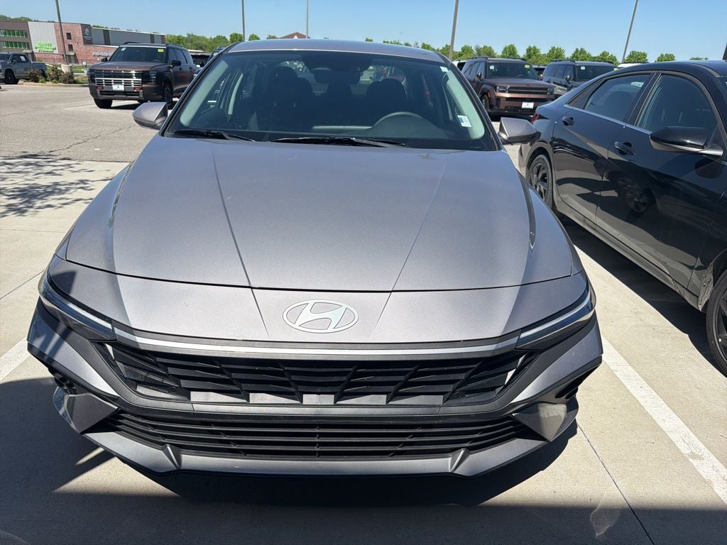 2025 Hyundai ELANTRA SE