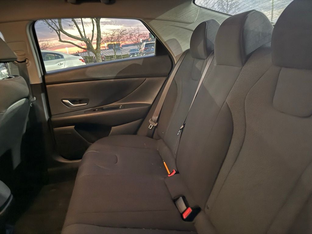 2025 Hyundai ELANTRA SE