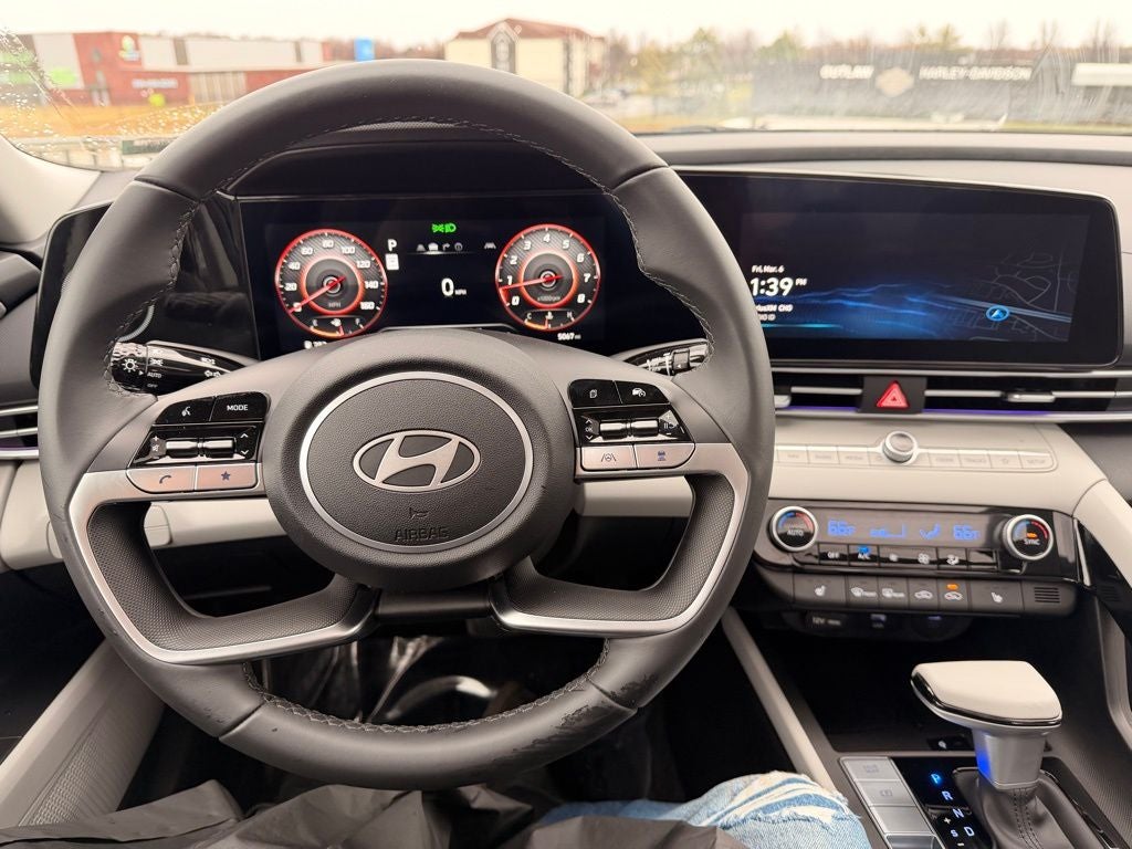 2025 Hyundai ELANTRA Limited