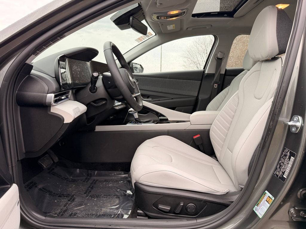 2025 Hyundai ELANTRA Limited