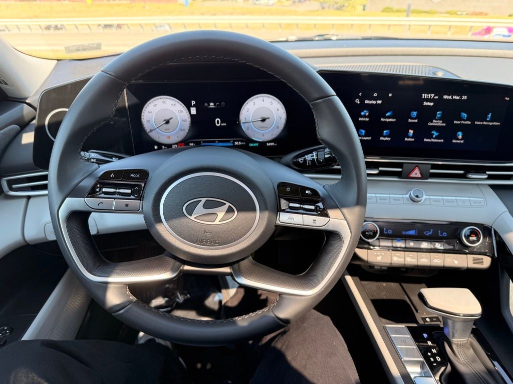 2025 Hyundai ELANTRA Limited