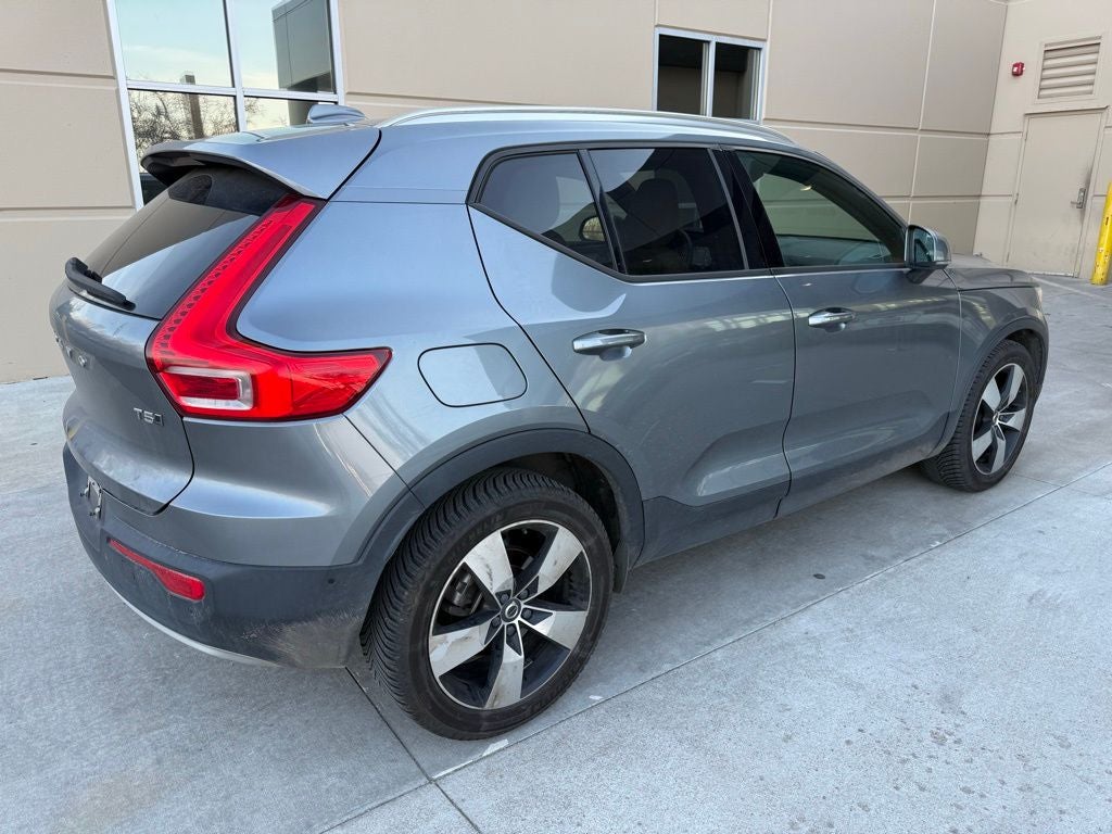 2019 Volvo XC40 Momentum