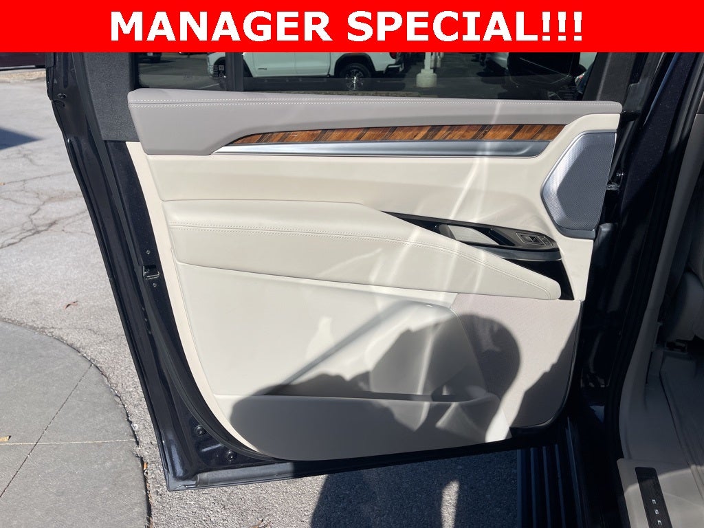 2025 Cadillac Escalade ESV Sport Platinum