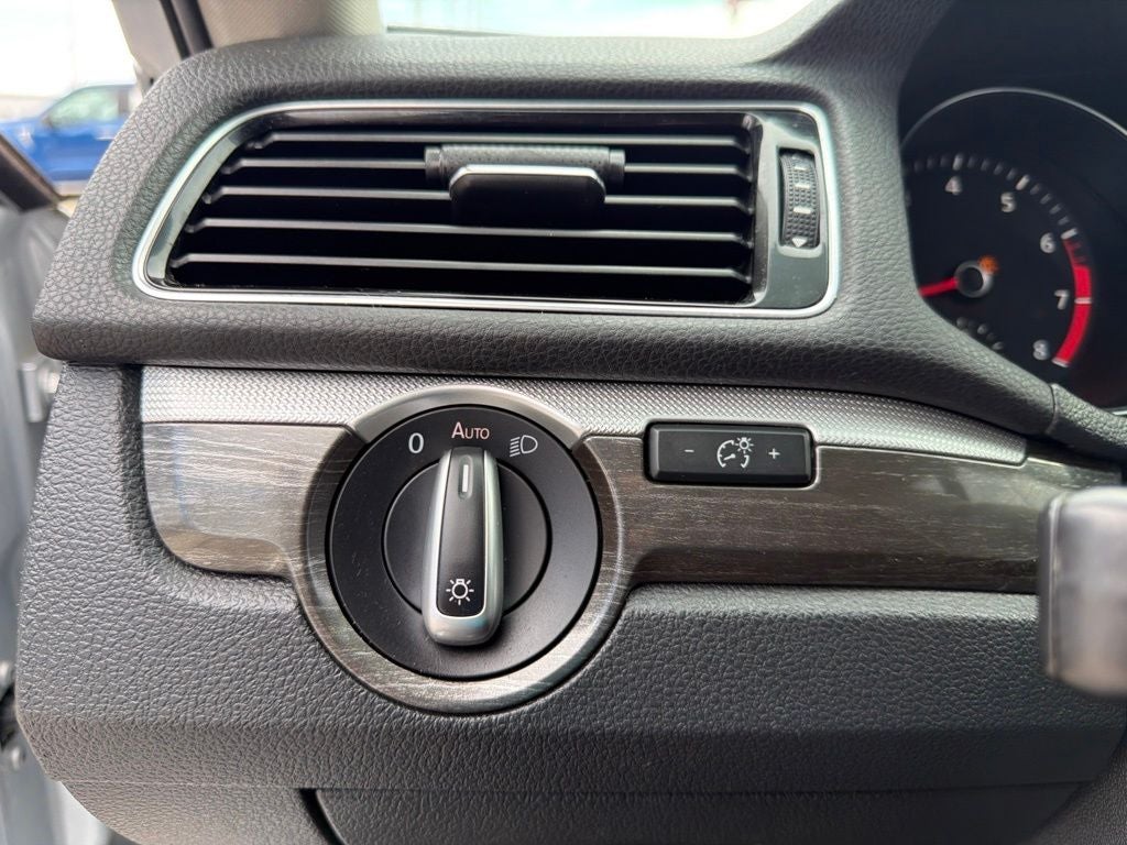 2016 Volkswagen Passat 1.8T SE