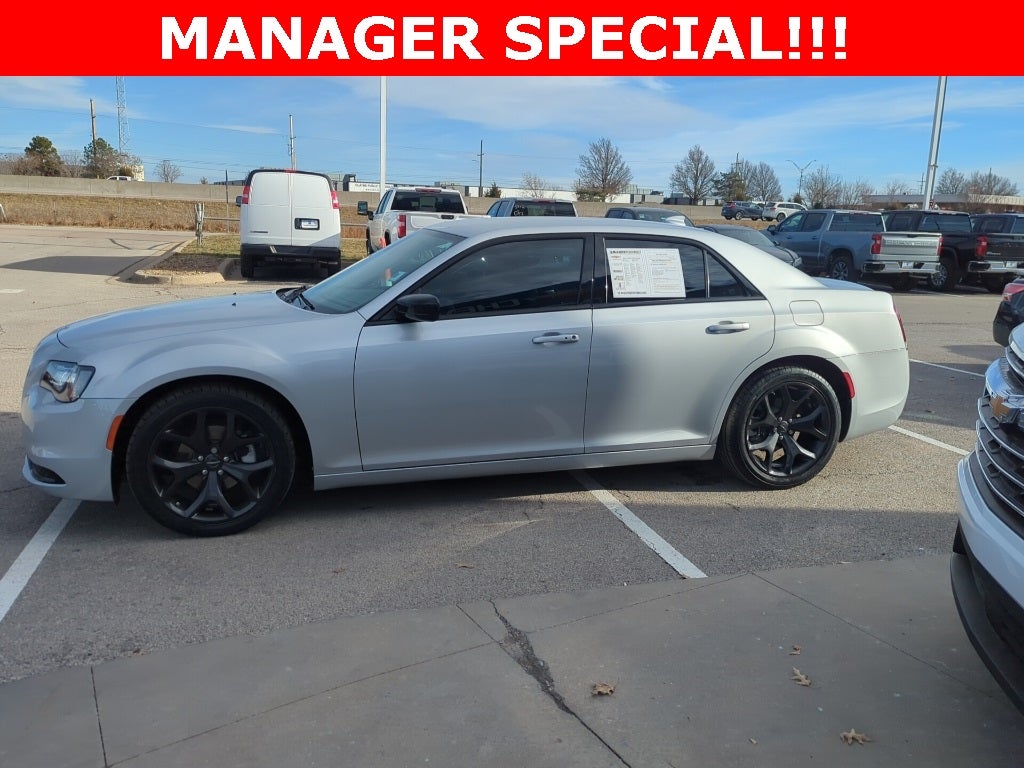 2022 Chrysler 300 Touring