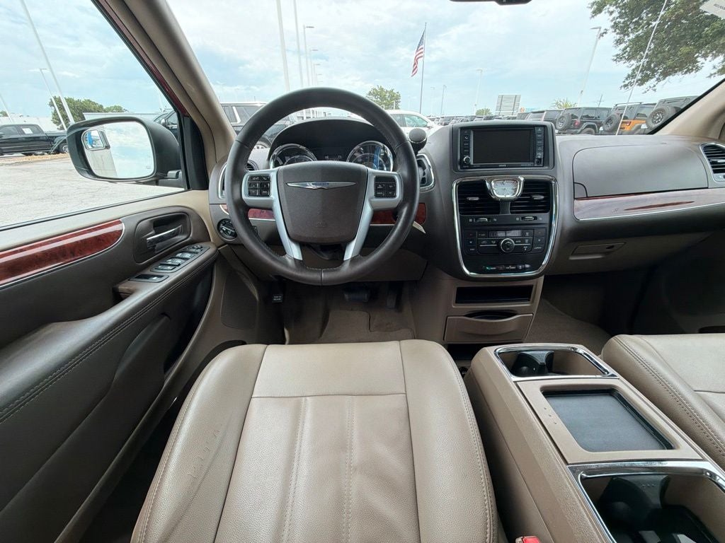 2014 Chrysler Town & Country Touring