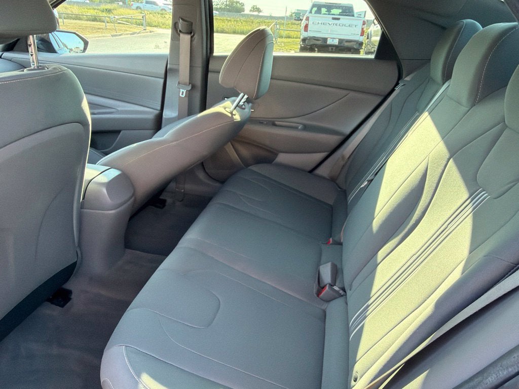 2022 Hyundai ELANTRA SEL