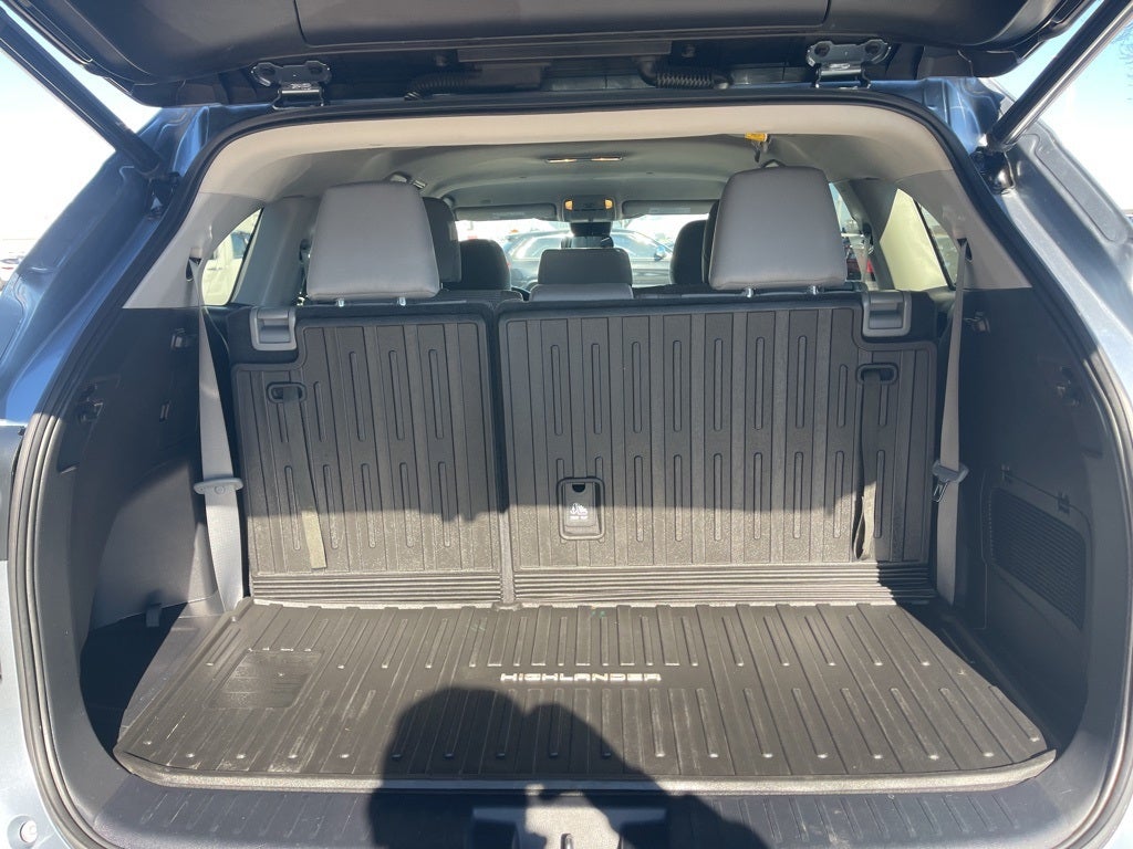 2022 Toyota Highlander LE