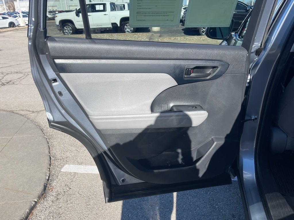 2022 Toyota Highlander LE