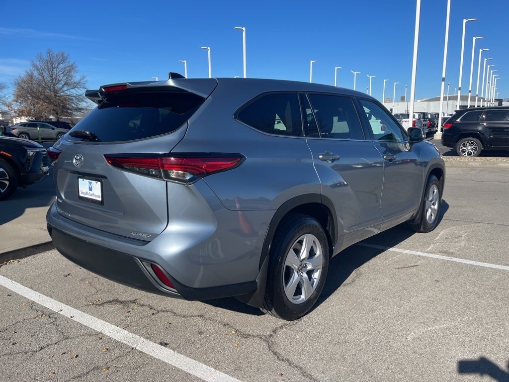 2022 Toyota Highlander LE