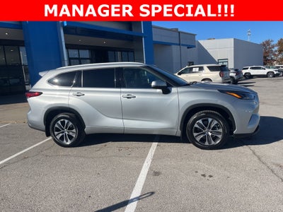 2022 Toyota Highlander Hybrid XLE