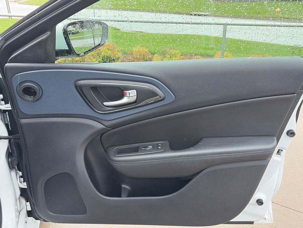 2016 Chrysler 200 S