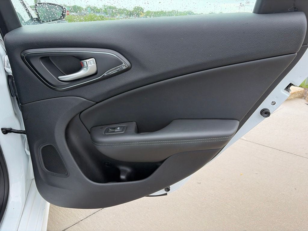2016 Chrysler 200 S