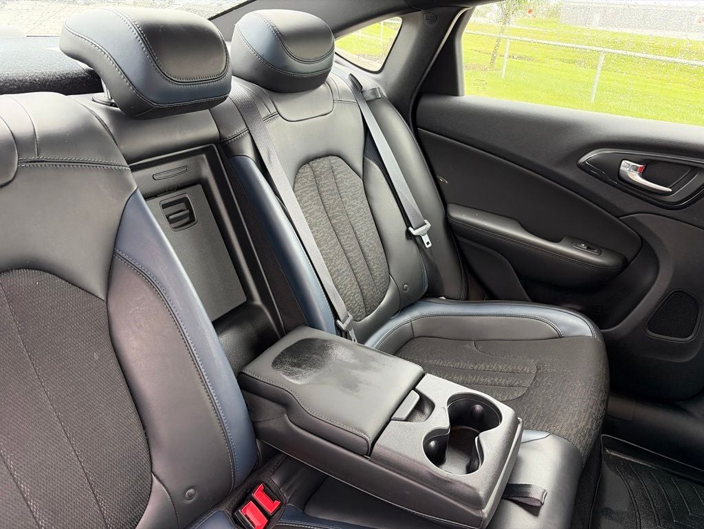 2016 Chrysler 200 S