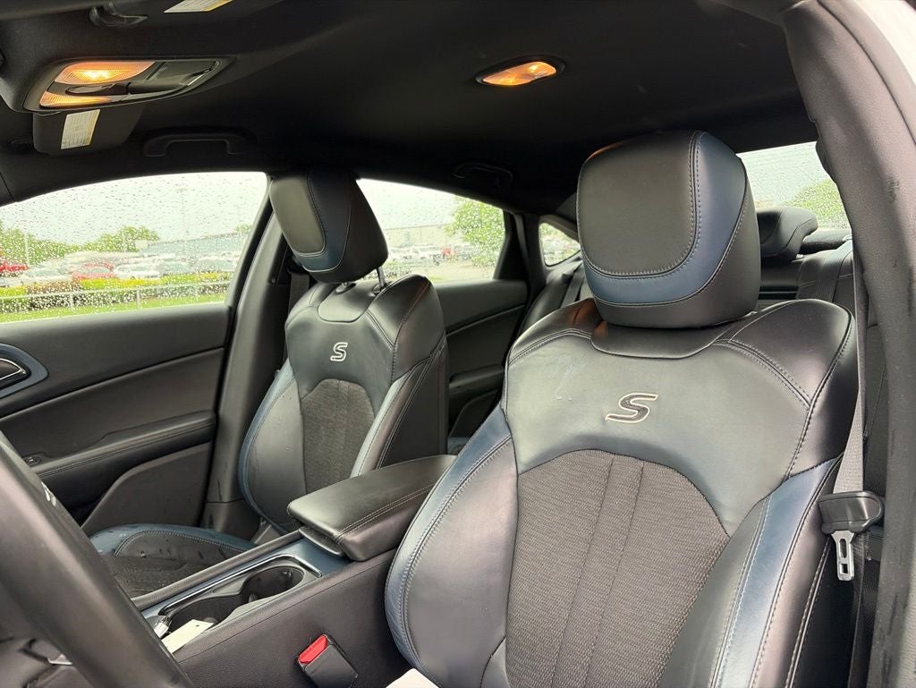 2016 Chrysler 200 S