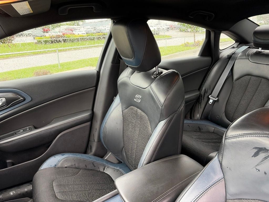 2016 Chrysler 200 S