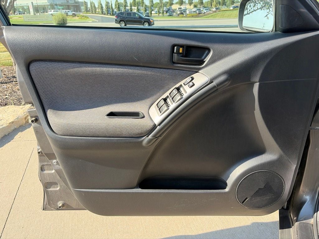 2005 Pontiac Vibe Base