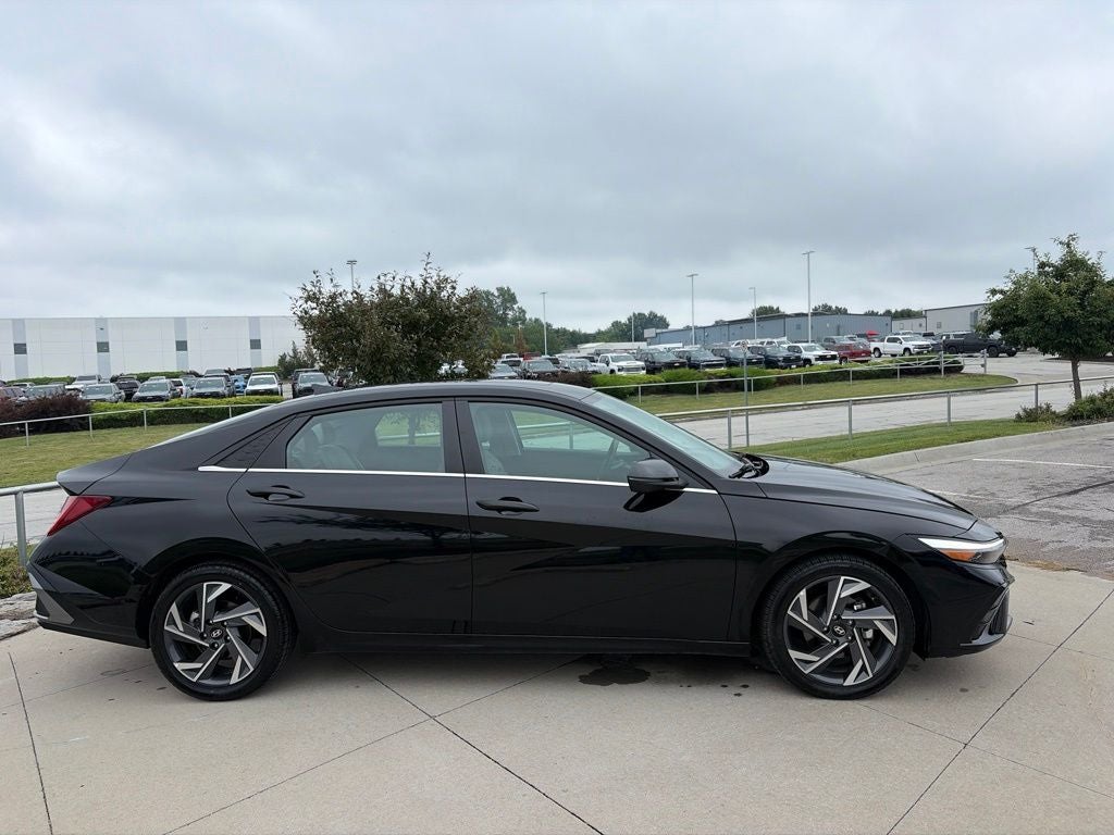 2024 Hyundai ELANTRA Limited