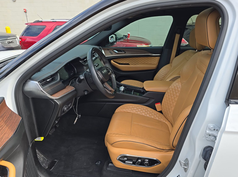2023 Jeep Grand Cherokee Summit