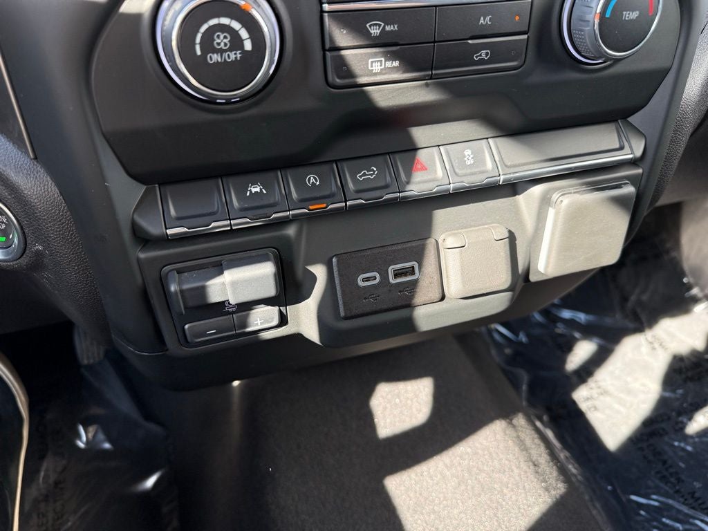 2024 Chevrolet Silverado 1500 Custom