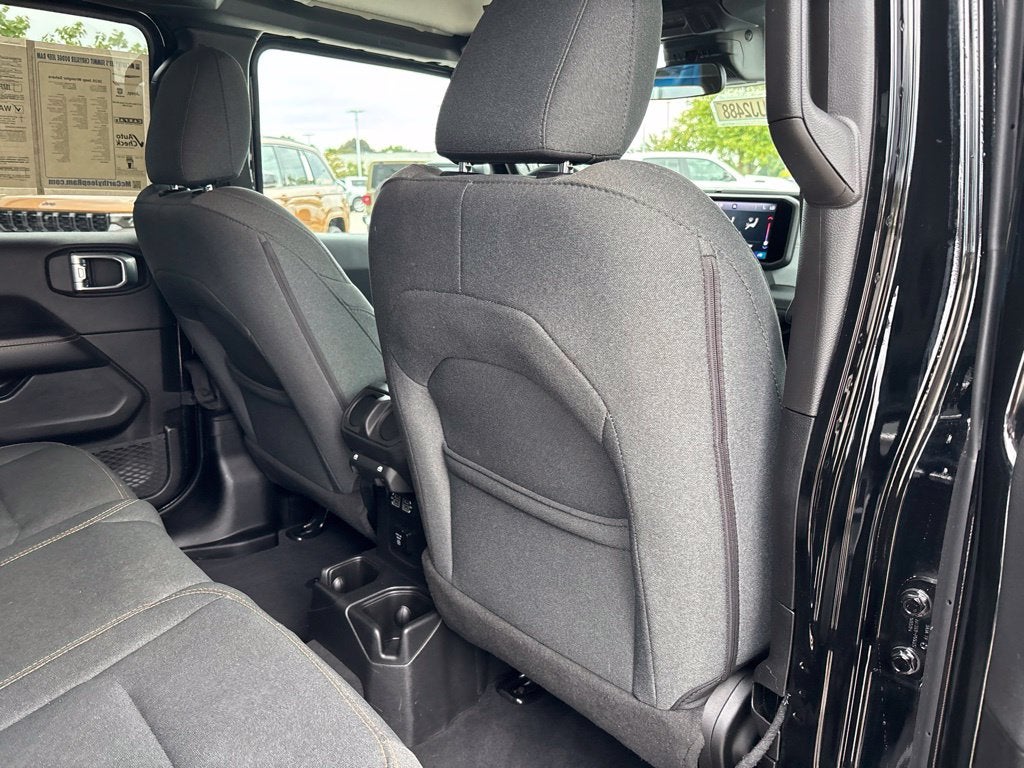 2025 Jeep Wrangler 4-Door Sahara 4x4