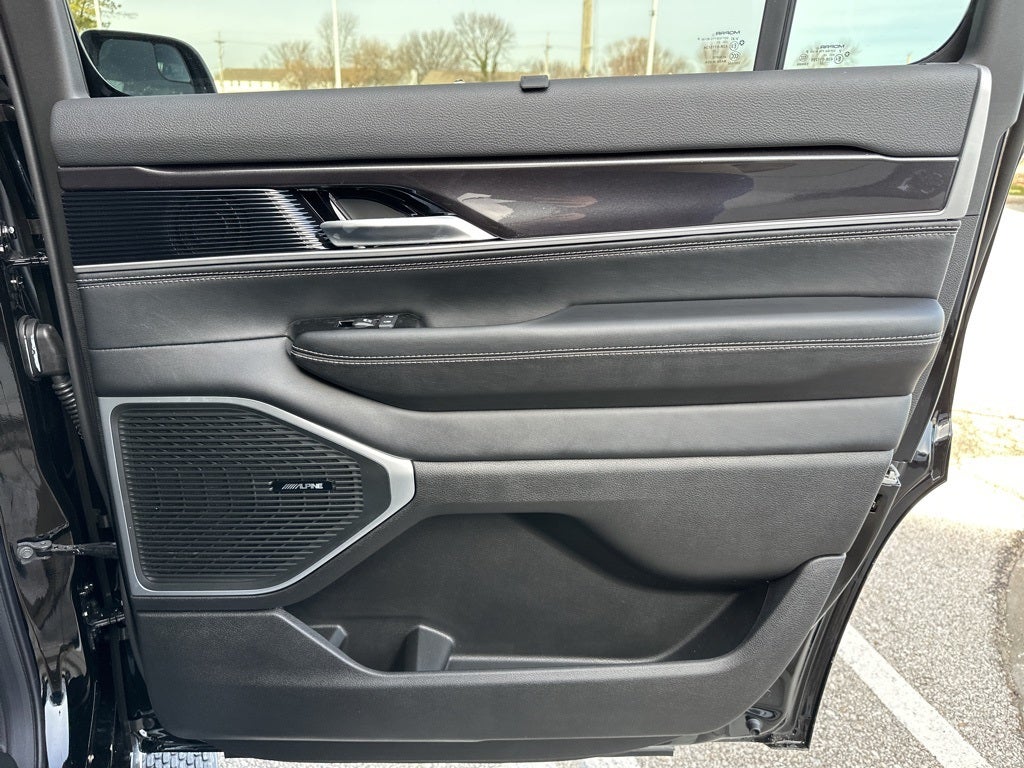 2024 Jeep Wagoneer Base