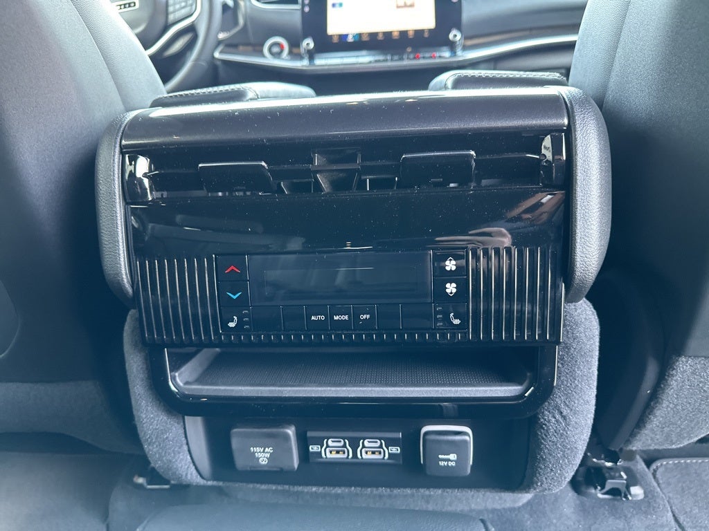 2024 Jeep Wagoneer Base