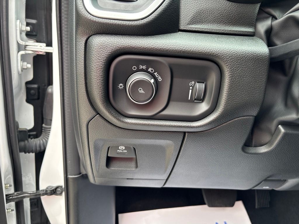 2023 RAM 1500 Big Horn Crew Cab 4x4 5'7' Box