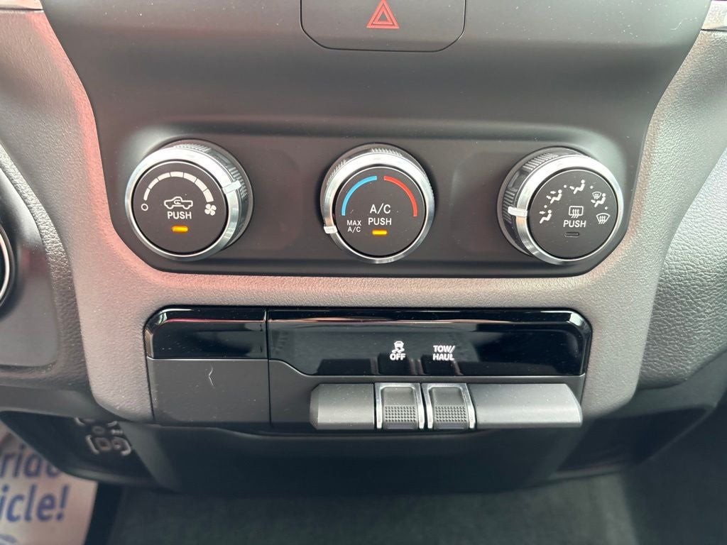 2023 RAM 1500 Big Horn Crew Cab 4x4 5'7' Box