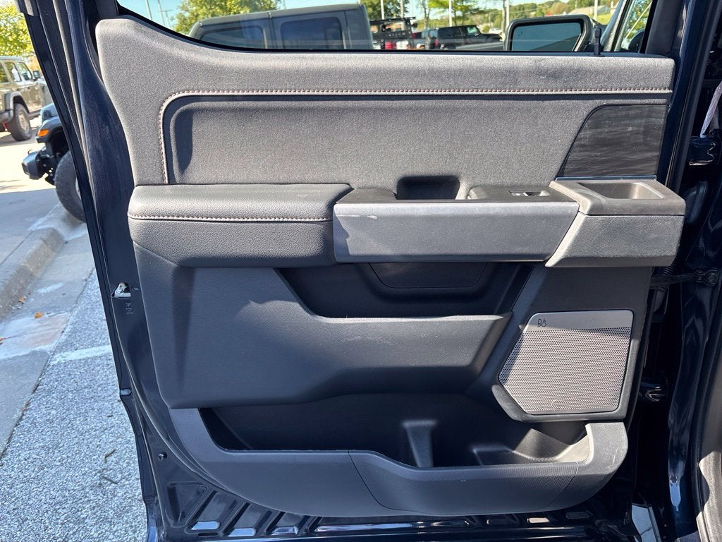 2024 Ford F-150 Lightning LARIAT