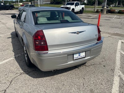 2005 Chrysler 300C Base