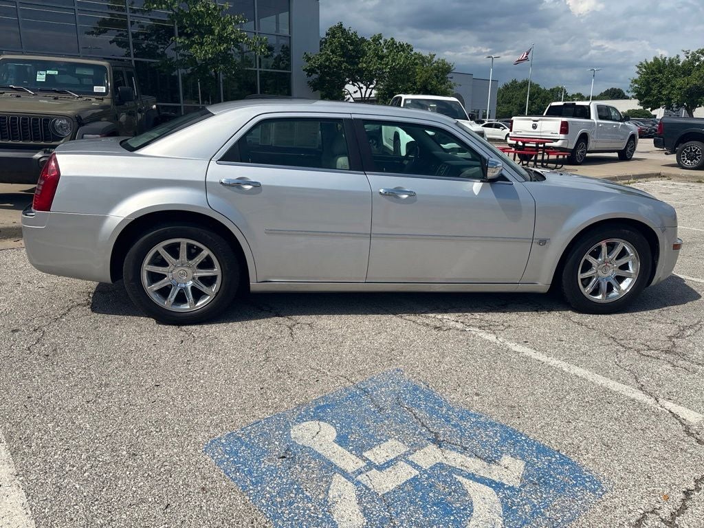 2005 Chrysler 300C Base