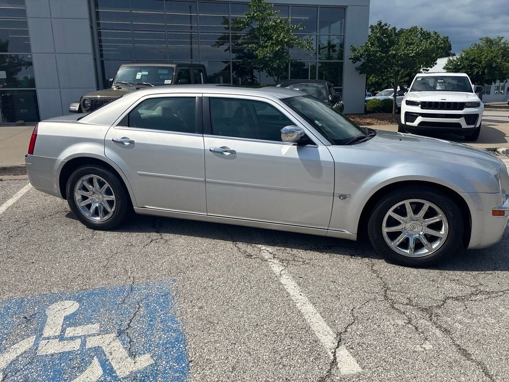 2005 Chrysler 300C Base