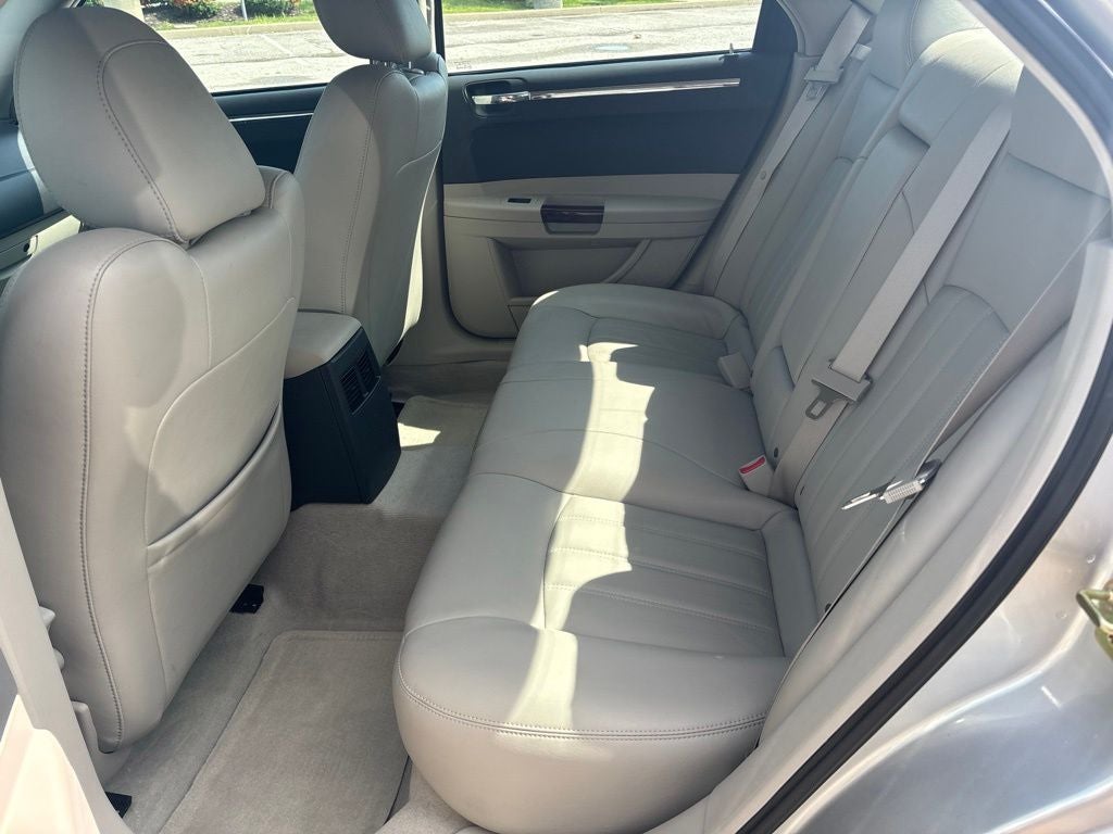 2005 Chrysler 300C Base