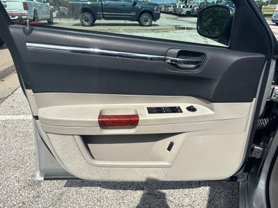 2005 Chrysler 300C Base