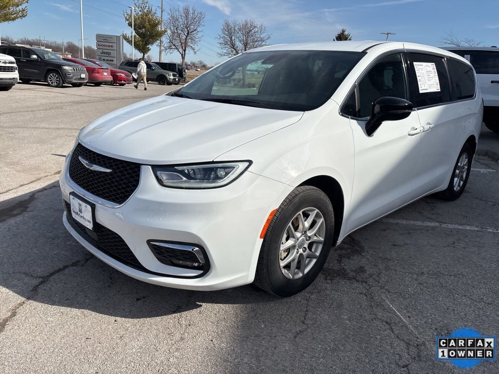 2025 Chrysler Pacifica Select