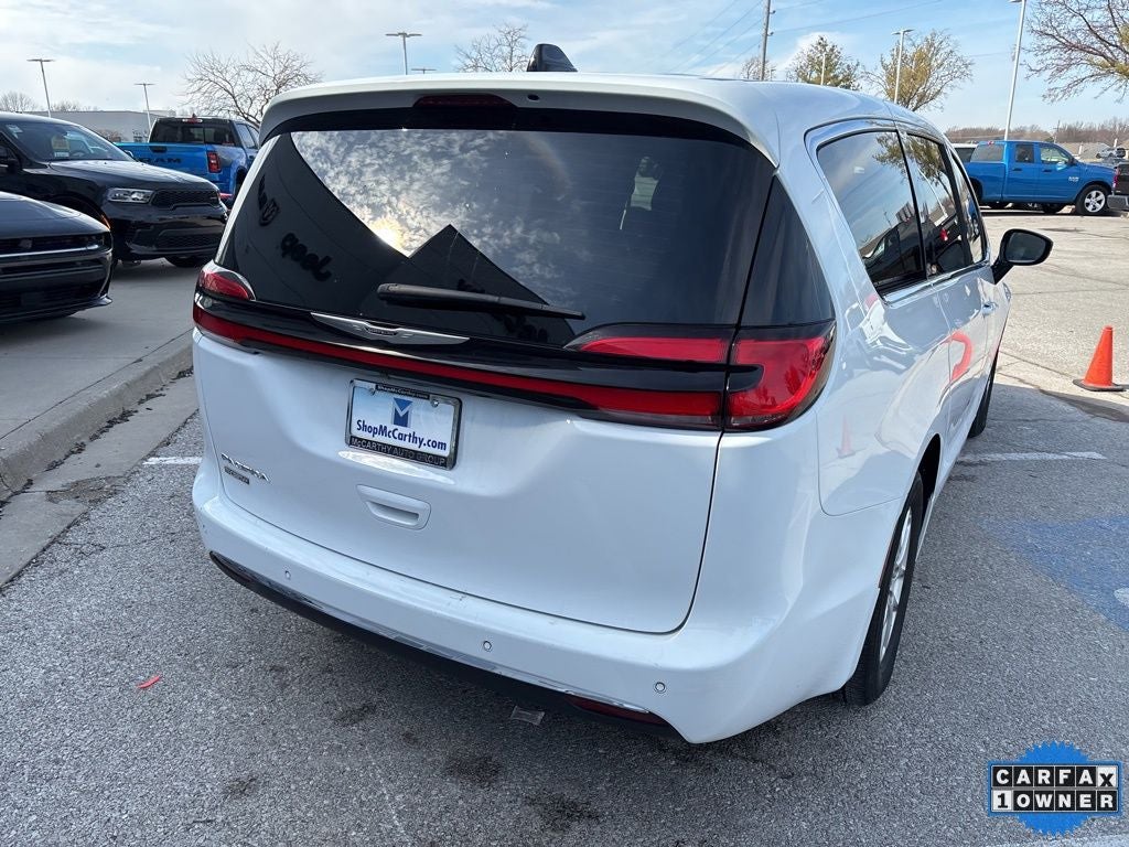 2025 Chrysler Pacifica Select