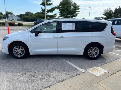 2024 Chrysler Voyager LX